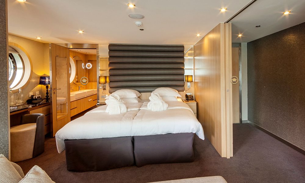 Scenic Gem Accommodation Royal One Bedroom Suite 1.jpg
